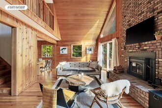 83 3 Mile Harbor Dr in East Hampton, NY - Foto de edificio - Building Photo