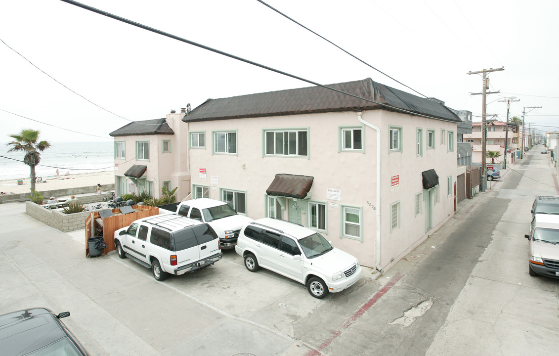 3275 Ocean Front Walk in San Diego, CA - Building Photo