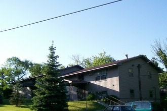 236 Madison St in Anoka, MN - Foto de edificio - Building Photo