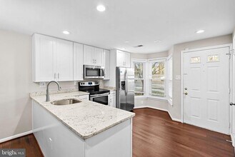 2110 Whisperwood Glen Ln in Reston, VA - Building Photo - Building Photo