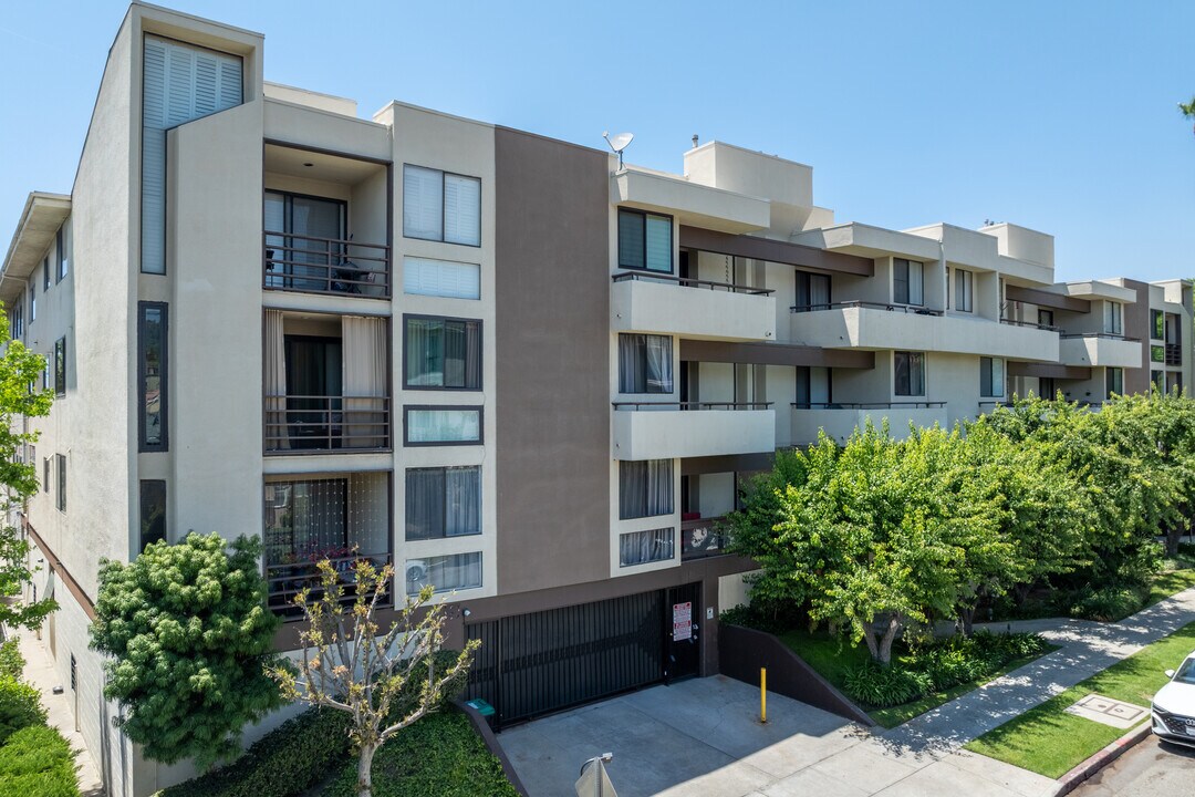 1305 N Columbus Ave in Glendale, CA - Foto de edificio