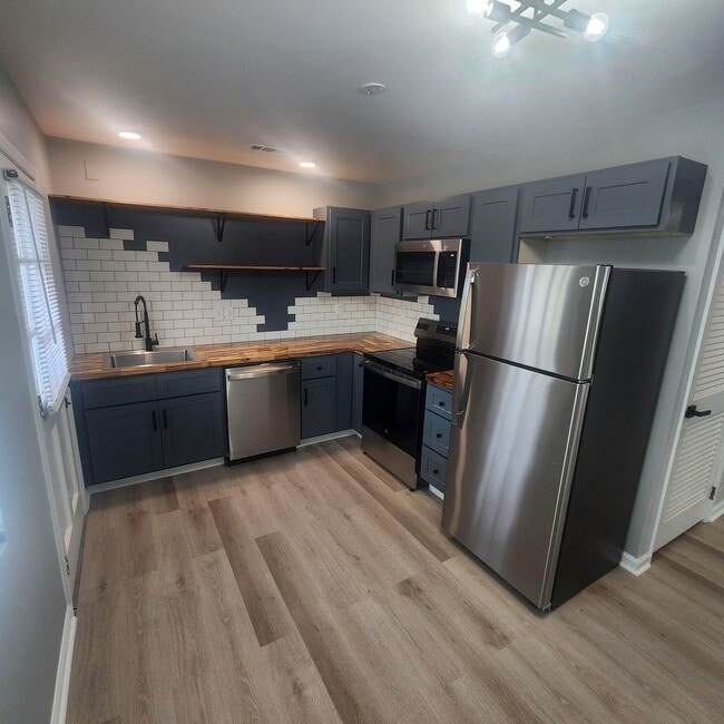 108 Lindsay St in Carrboro, NC - Building Photo - Building Photo