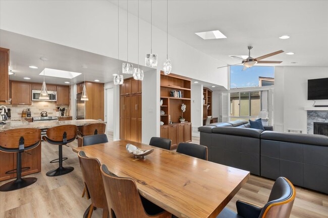 579 S Sierra Ave in Solana Beach, CA - Foto de edificio - Building Photo