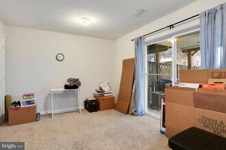 8549 Towne Manor Ct in Alexandria, VA - Building Photo - Building Photo