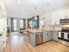 Miro Luxury Apartments in Pooler, GA - Foto de edificio - Building Photo