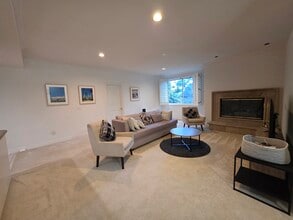 390 S Sepulveda Blvd, Unit 311 in Los Angeles, CA - Foto de edificio - Building Photo