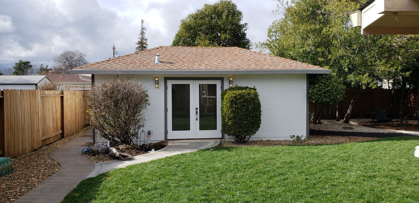 1401 Grove Way in Concord, CA - Building Photo