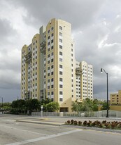 Tuscan View in Miami, FL - Building Photo