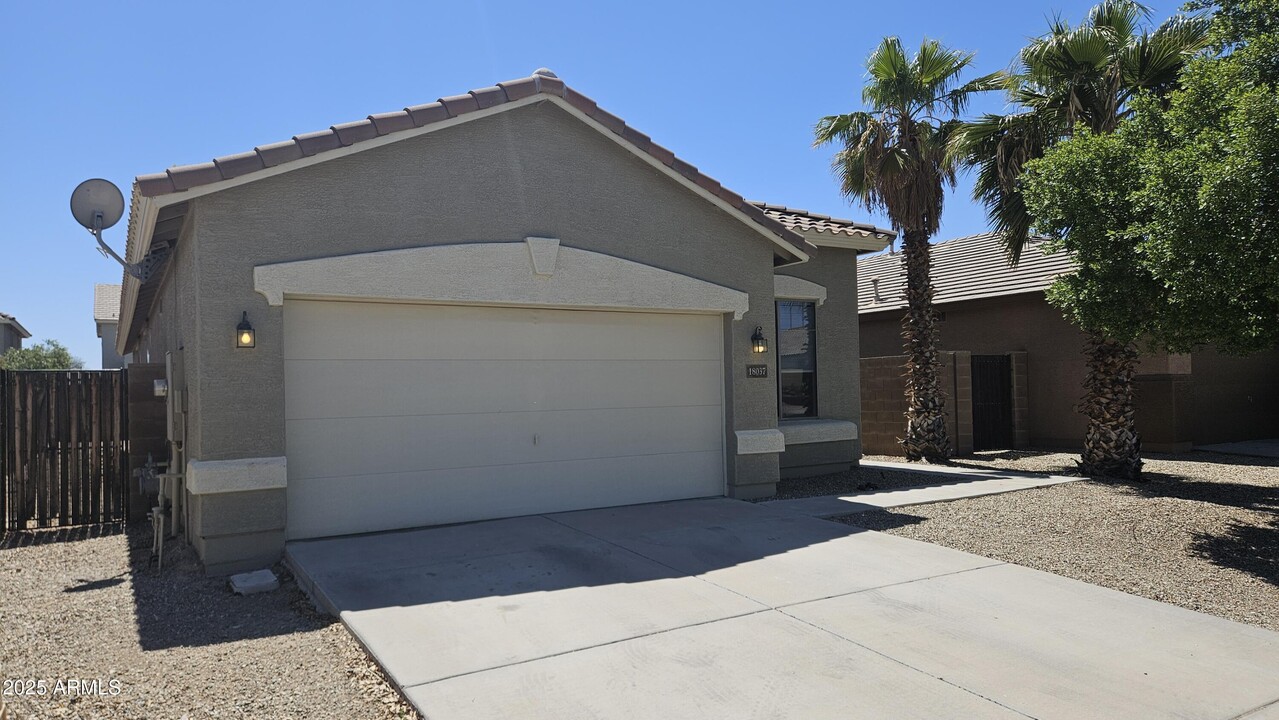 18037 W Vogel Ave in Waddell, AZ - Building Photo