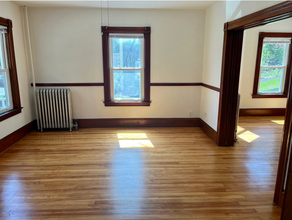 338 Blossom St, Unit 2 in Fitchburg, MA - Foto de edificio - Building Photo