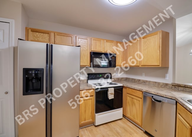 15338 Cornell Dr in Clinton Township, MI - Building Photo - Building Photo