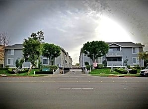 The Newporter Apartments in Anaheim, CA - Building Photo - Building Photo