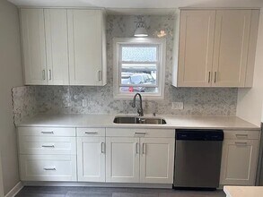 5319 N Kent Ave in Whitefish Bay, WI - Building Photo - Building Photo