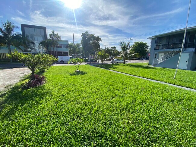 112 Lake Ave-Unit -7 in Lake Worth Beach, FL - Building Photo - Building Photo