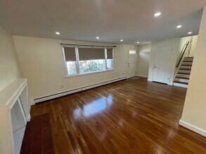 150 Pond St in Sharon, MA - Building Photo - Building Photo