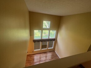 5825 Crescent Ridge Dr in Seven Hills, OH - Building Photo - Building Photo