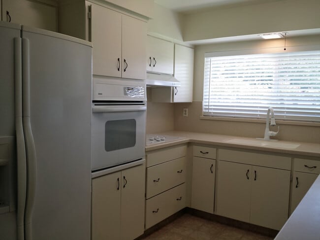 1316 E Barstow Ave in Fresno, CA - Foto de edificio - Building Photo