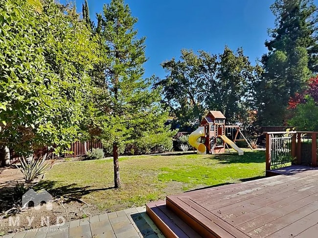 990 Tera Ct in Walnut Creek, CA - Foto de edificio - Building Photo