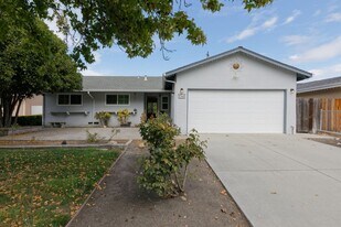 2365 Cabrillo Ave in Santa Clara, CA - Building Photo