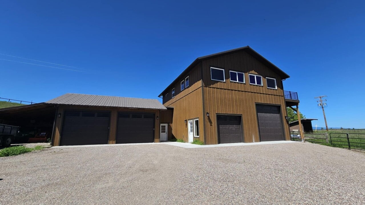 38980 WWJD Ln in Polson, MT - Building Photo