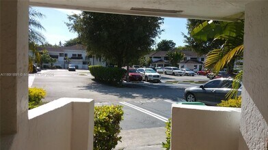 9656 SW 138th Ave in Miami, FL - Foto de edificio - Building Photo