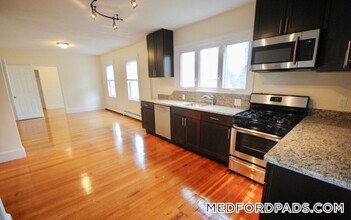 15 Taylor St in Medford, MA - Building Photo - Building Photo