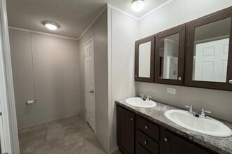 105 Nicole Ct in Howell, MI - Foto de edificio - Building Photo