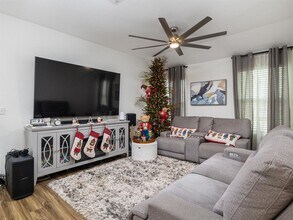 210 Escondido Cir in San Marcos, TX - Building Photo - Building Photo