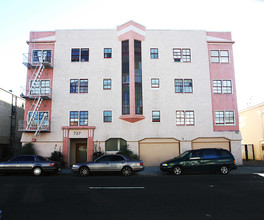 725-727 E 15th St in Oakland, CA - Building Photo - Building Photo