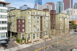 Excalibur Apartment Homes in Bellevue, WA - Building Photo