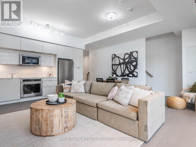 80-180 Vanauley St in Toronto, ON - Building Photo - Building Photo