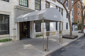 570 Park Ave in New York, NY - Building Photo - Building Photo