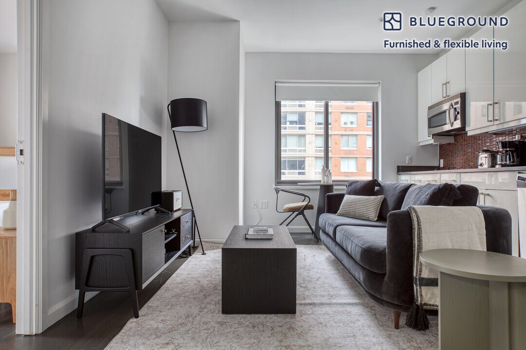 830 8th Ave in New York, NY - Building Photo