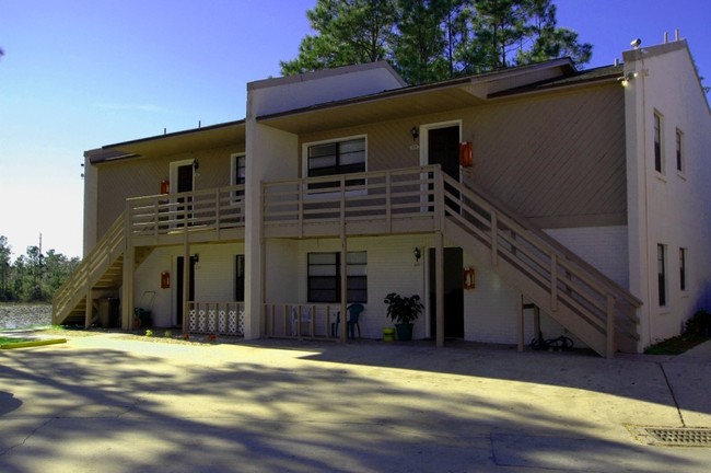 Lake Foy Apartments in Deltona, FL - Foto de edificio - Building Photo