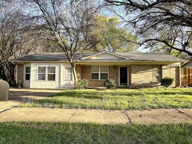 218 Kansas St in Sherman, TX - Building Photo