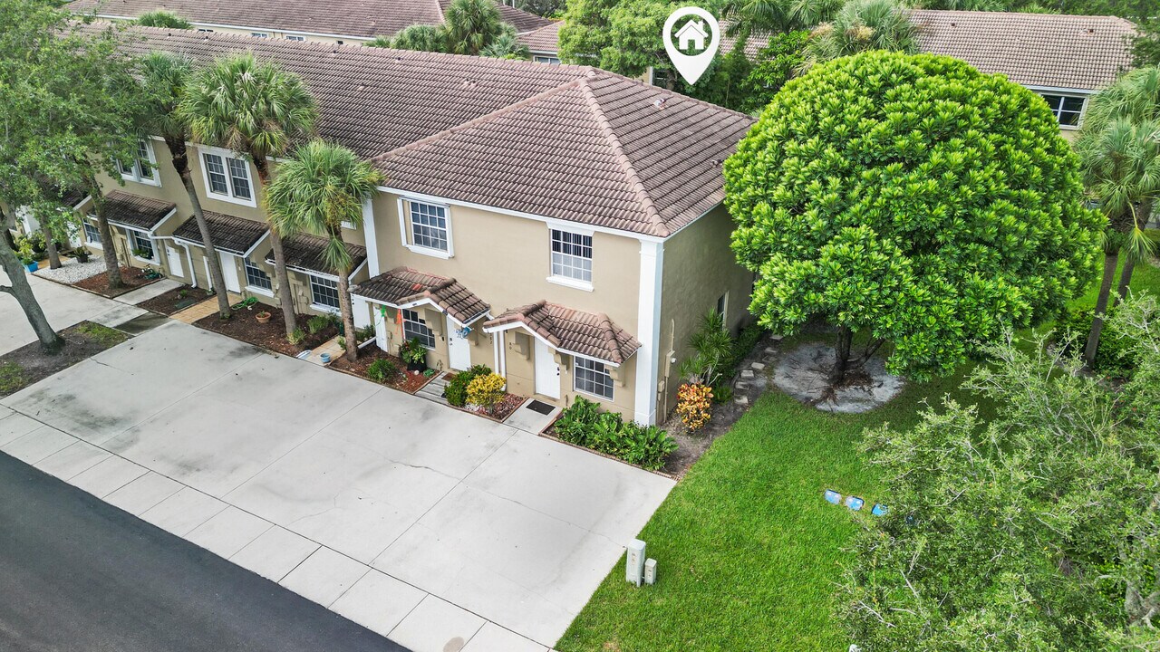 380 SW 122nd Ave in Pembroke Pines, FL - Building Photo