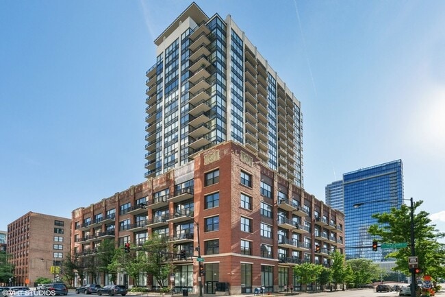 property at 210 S Desplaines St