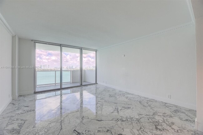 1200 West Ave, Unit 1425 in Miami Beach, FL - Foto de edificio - Building Photo