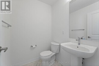 12 Feather Rd in Welland, ON - Building Photo - Building Photo