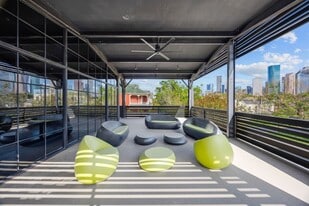 908 White St in Houston, TX - Building Photo