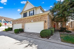 7407 Hollister Ridge in Houston, TX - Building Photo