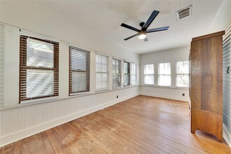 920 E 46th St in Austin, TX - Foto de edificio - Building Photo