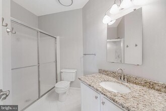 20451 Chesapeake Square in Cascades, VA - Building Photo - Building Photo