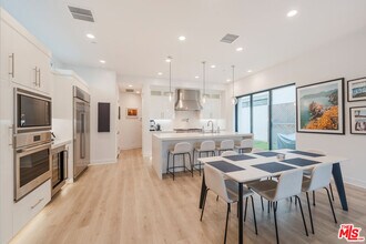 12962 Discovery Crk in Los Angeles, CA - Building Photo - Building Photo