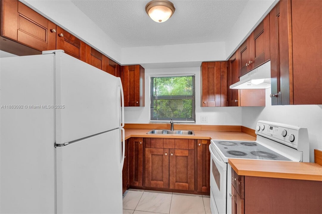 1451 NW 19th St in Fort Lauderdale, FL - Building Photo