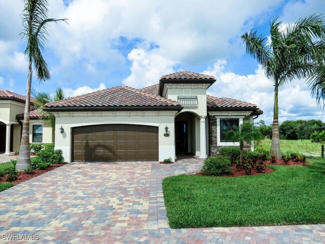 2850 Aviamar Cir in Naples, FL - Foto de edificio - Building Photo