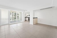 910 West Ave-Unit -1528 in Miami Beach, FL - Building Photo - Building Photo