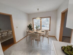 5212 Lincoln Way, Unit 2 in Ames, IA - Building Photo - Building Photo