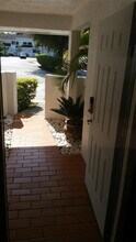 9656 SW 138th Ave in Miami, FL - Foto de edificio - Building Photo