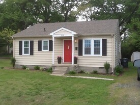 303 Mac Murdo St in Ashland, VA - Building Photo
